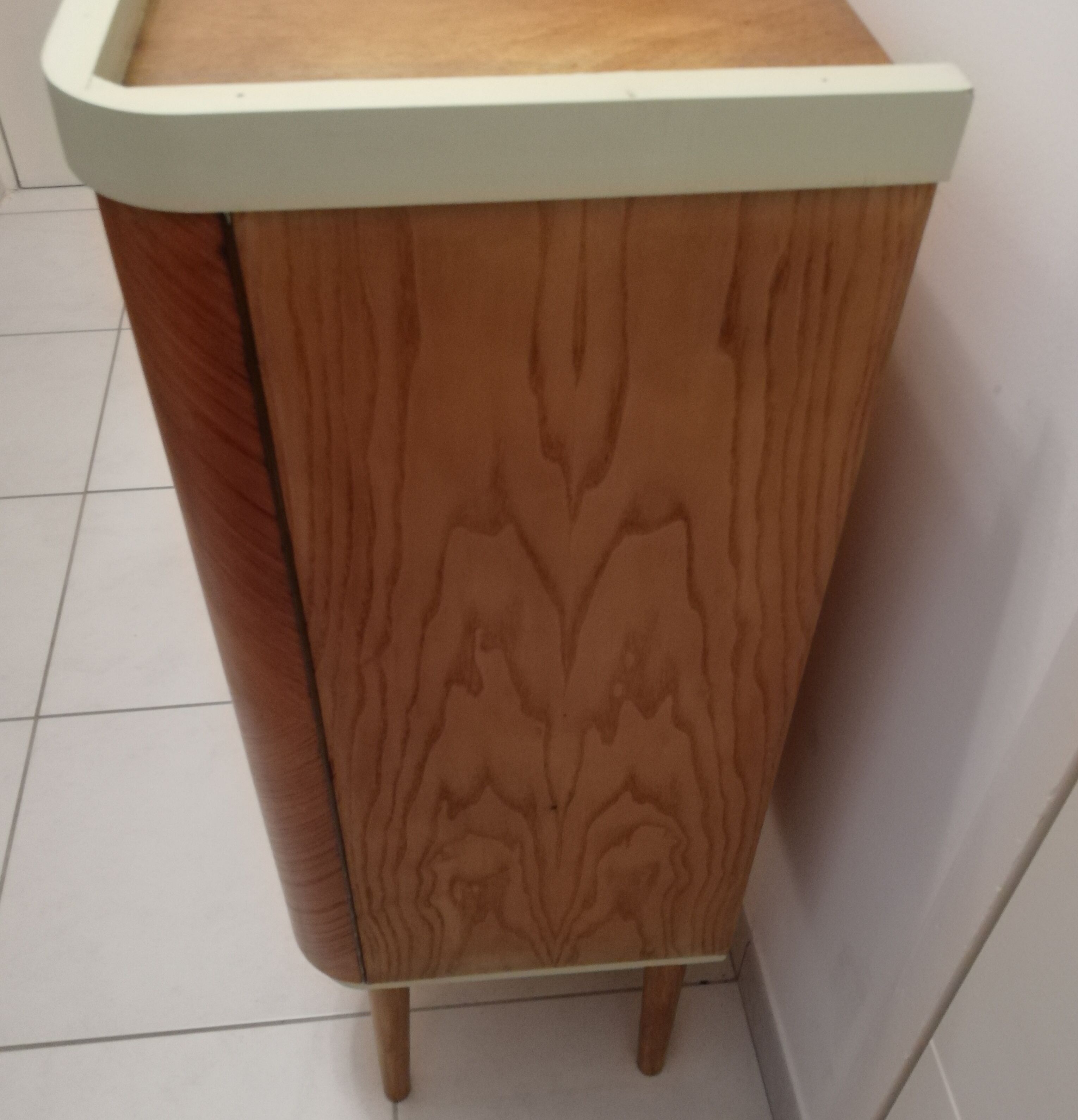 Enfilade feet compass in Scandinavian style