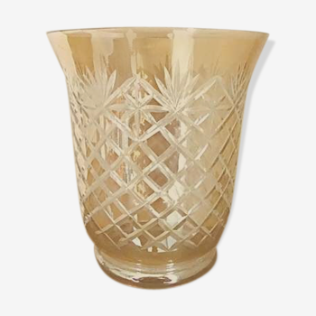 Vase en cristal taillé irisé couleur ambre