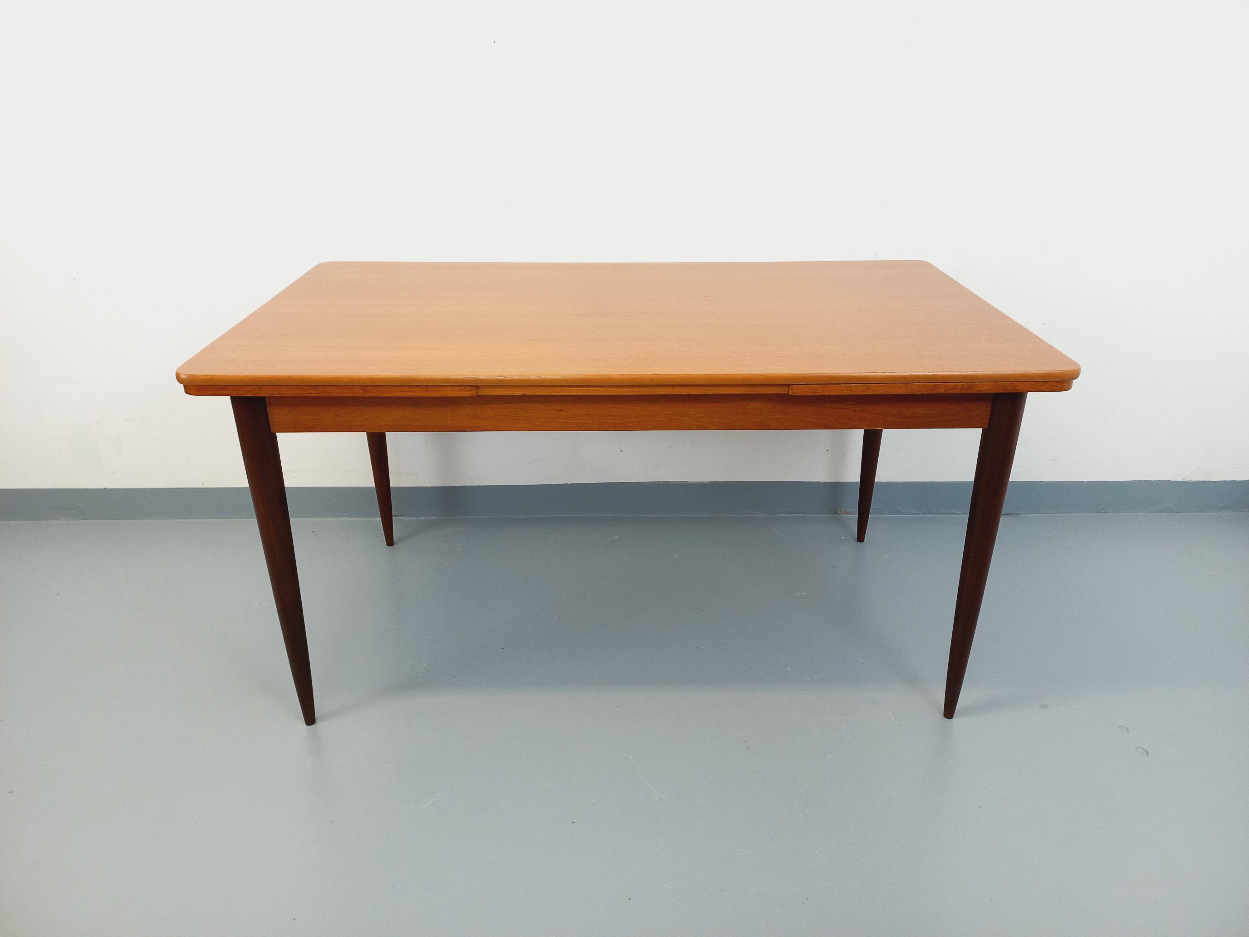 Table à manger rectangulaire style scandinave vintage des années 50 60 teck