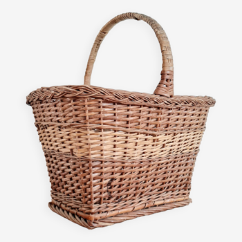 Old basket with its wicker handle