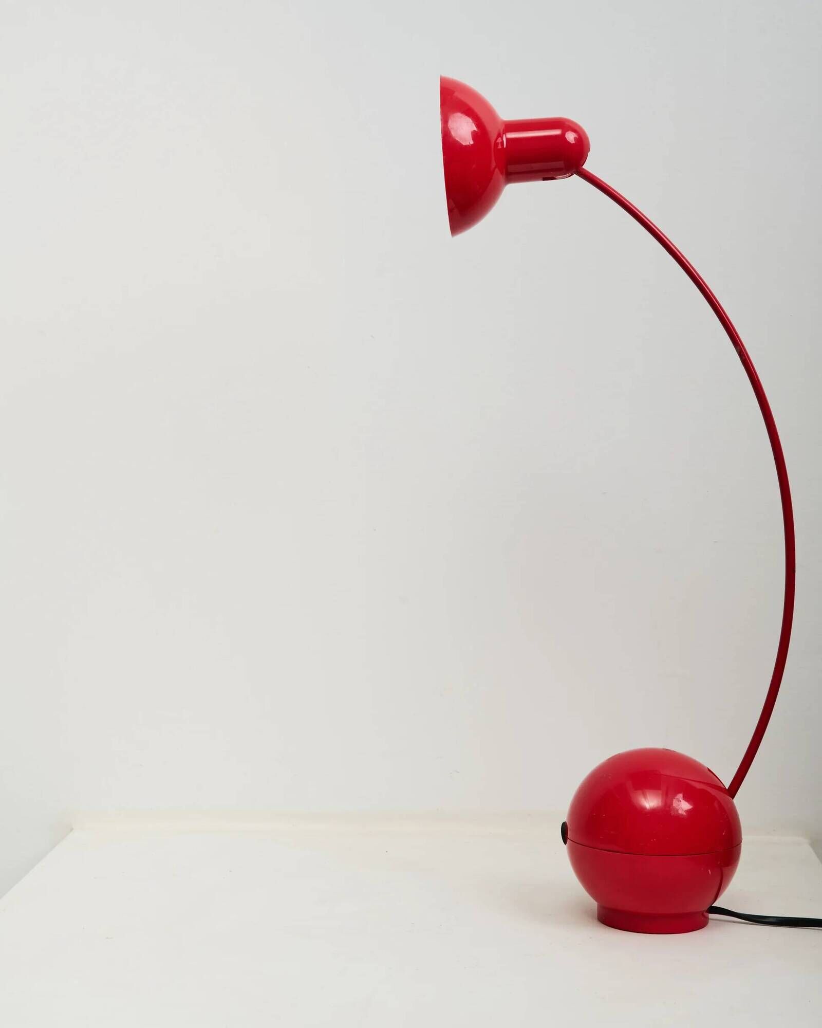 Memphis red desk lamp, 1970s