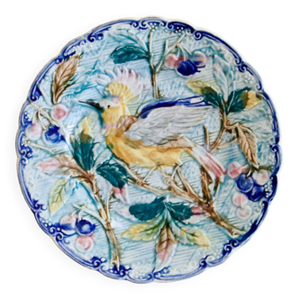 Antique 19th-century bird plate in Wasmuël majolica.