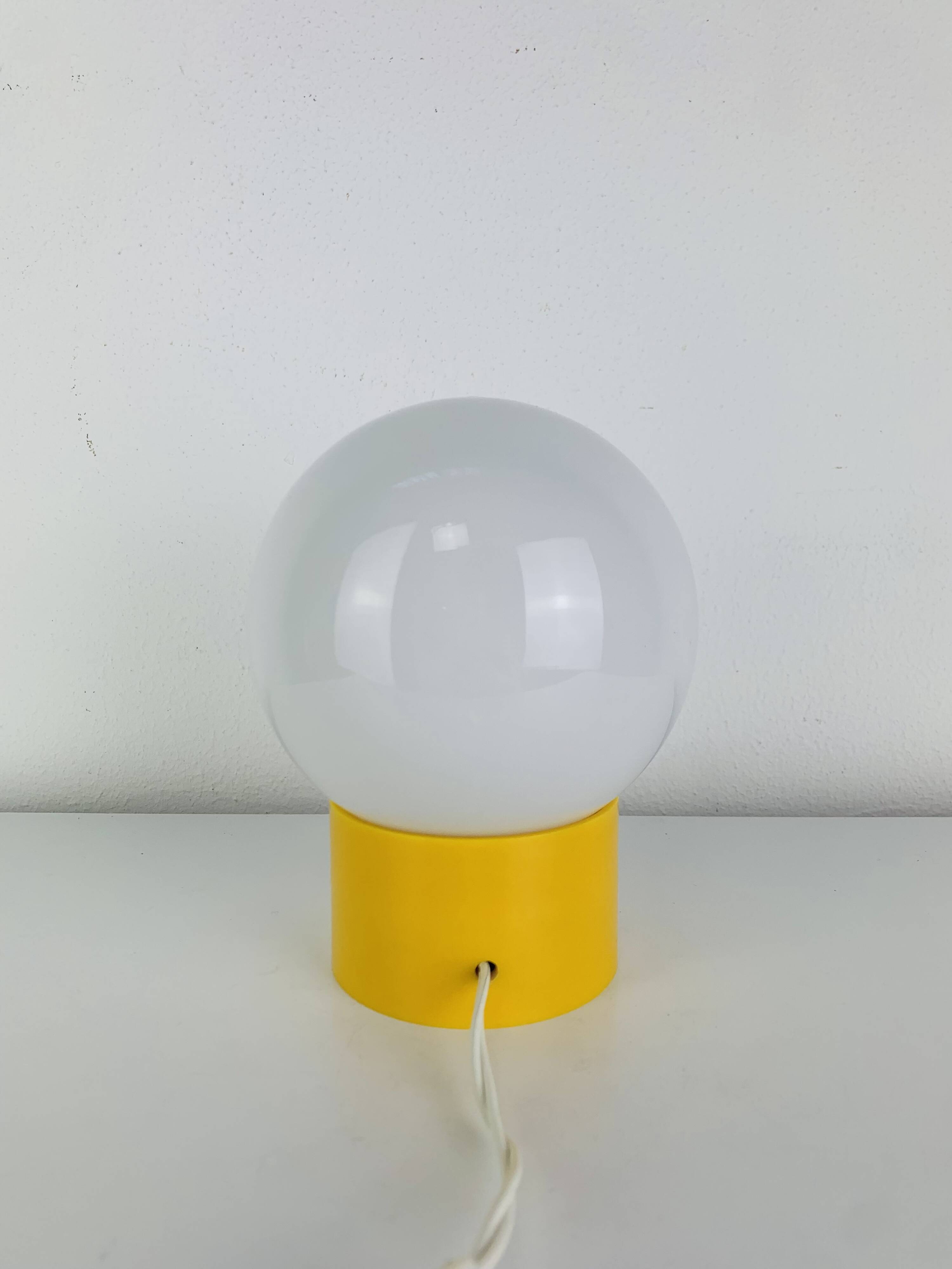 Space Age ball lamp, opaline with a yellow base, 1960s.