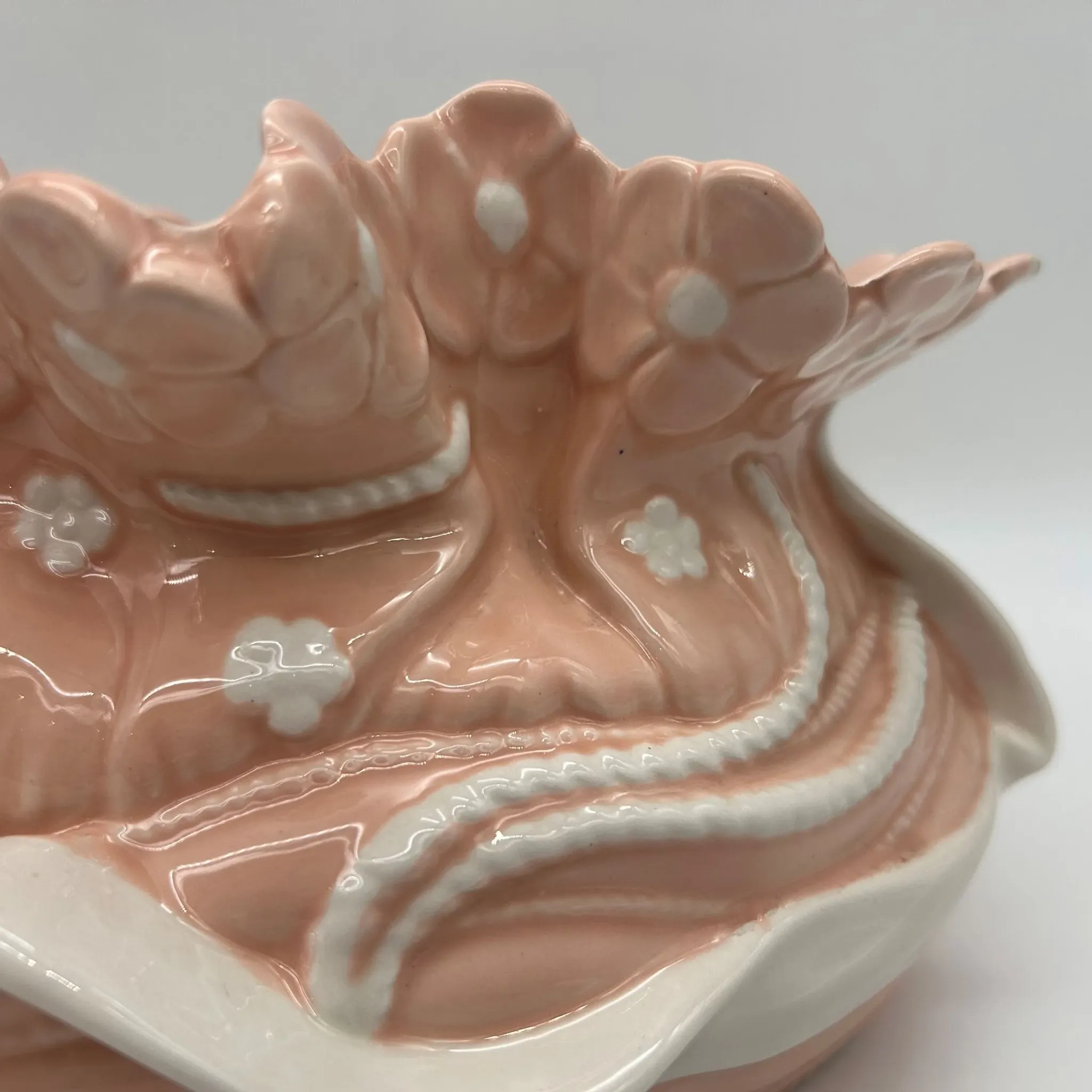 Vintage ceramic cache-pot in pink and white.
