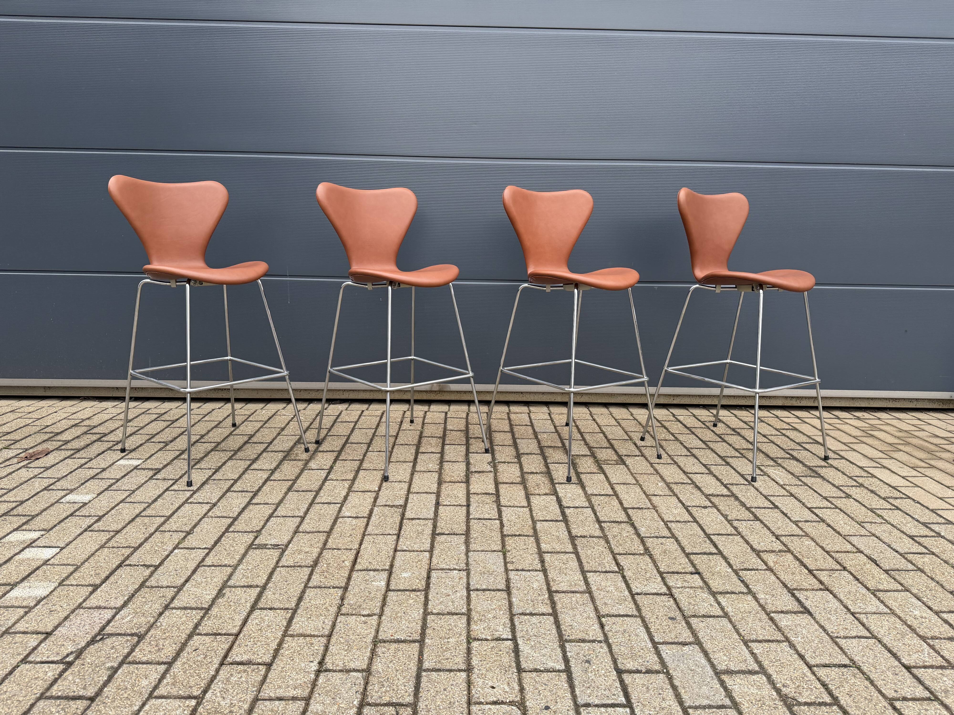 Fritz Hansen Series 7 Bar Stools Arne Jacobsen