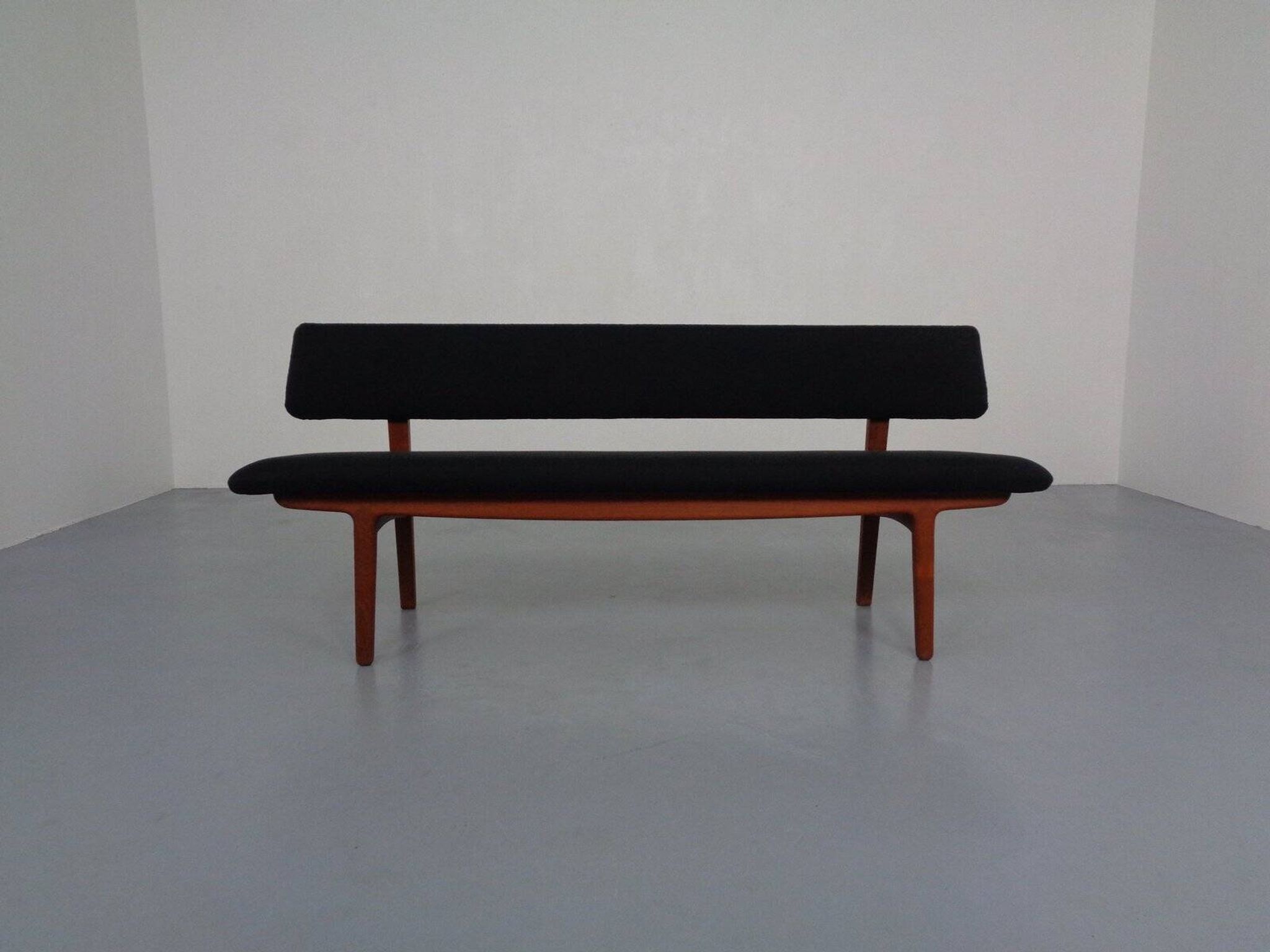 Large teak bench by Aksel Bender Madsen & Ejnar Larsen for Næstved Møbler, Denmark, 1950s.