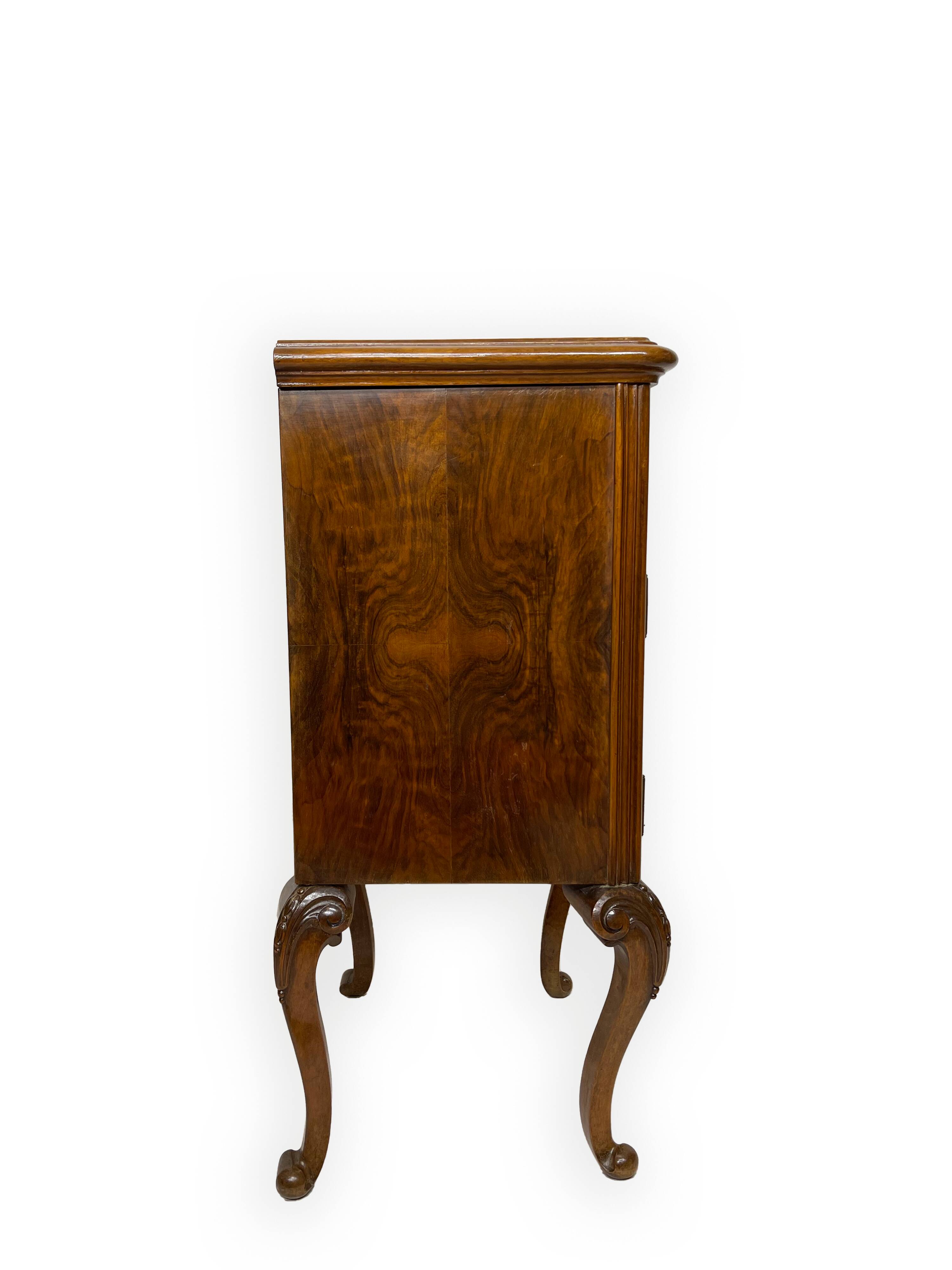 Tables de chevet italiennes en noyer, années 1930/1940