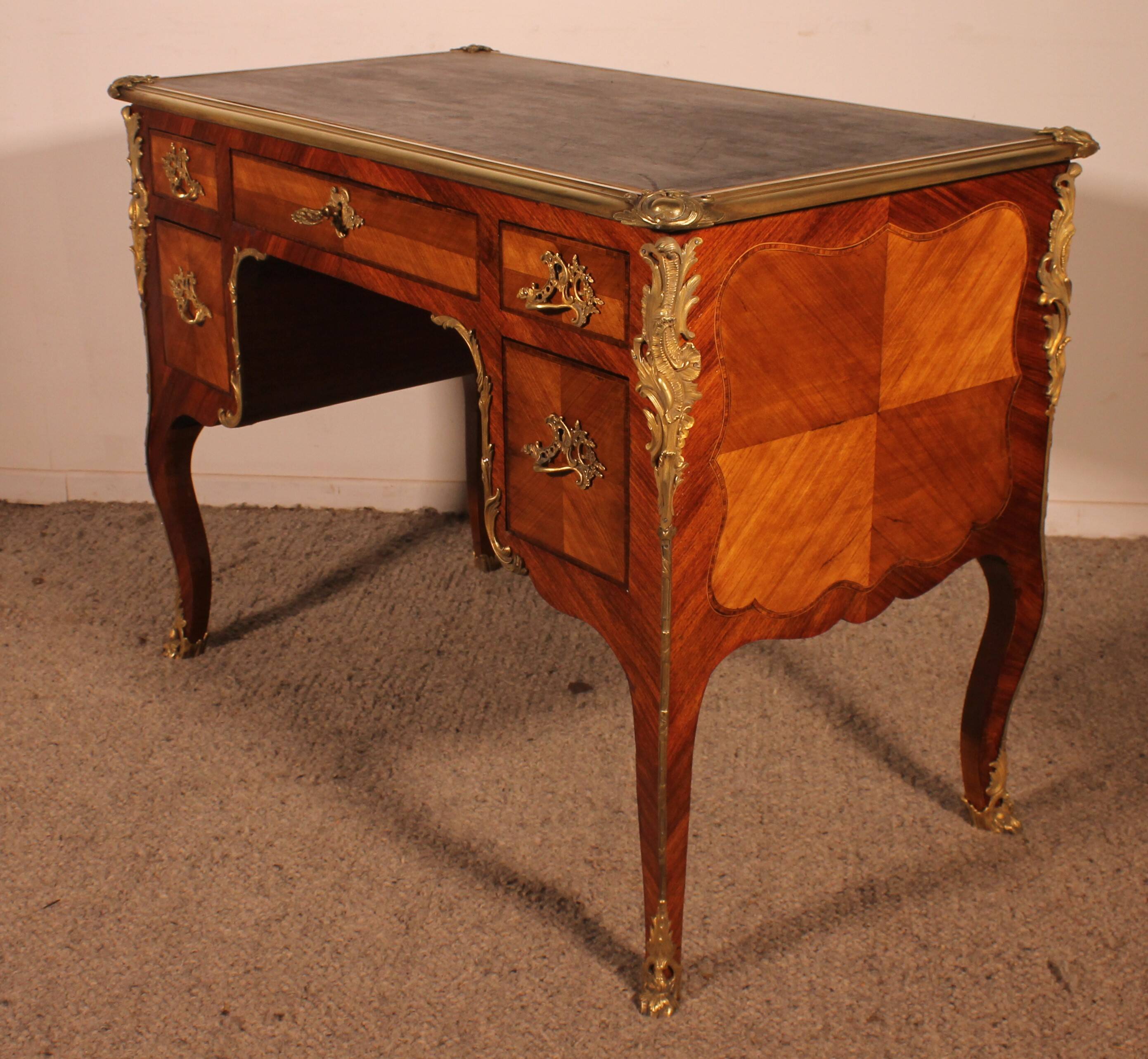 Small Double-Sided Writing Desk in Rosewood in Louis XV style from the 19th century.