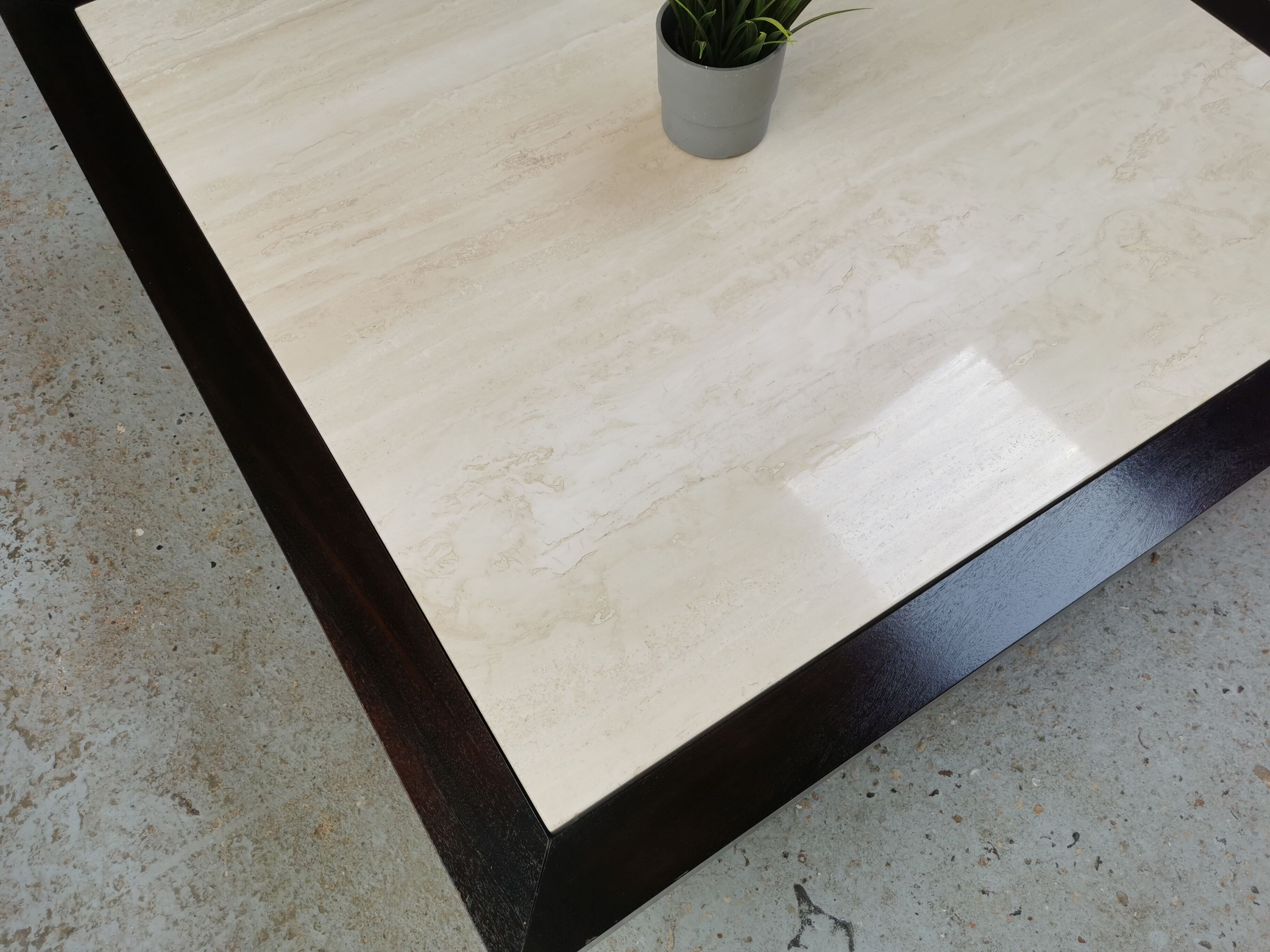 Table basse vintage travertin et bois design 1970