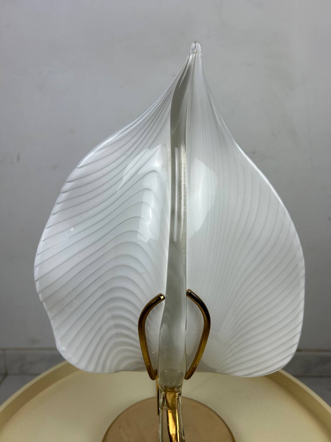 Vintage Hollywood Regency table lamp glass leaf