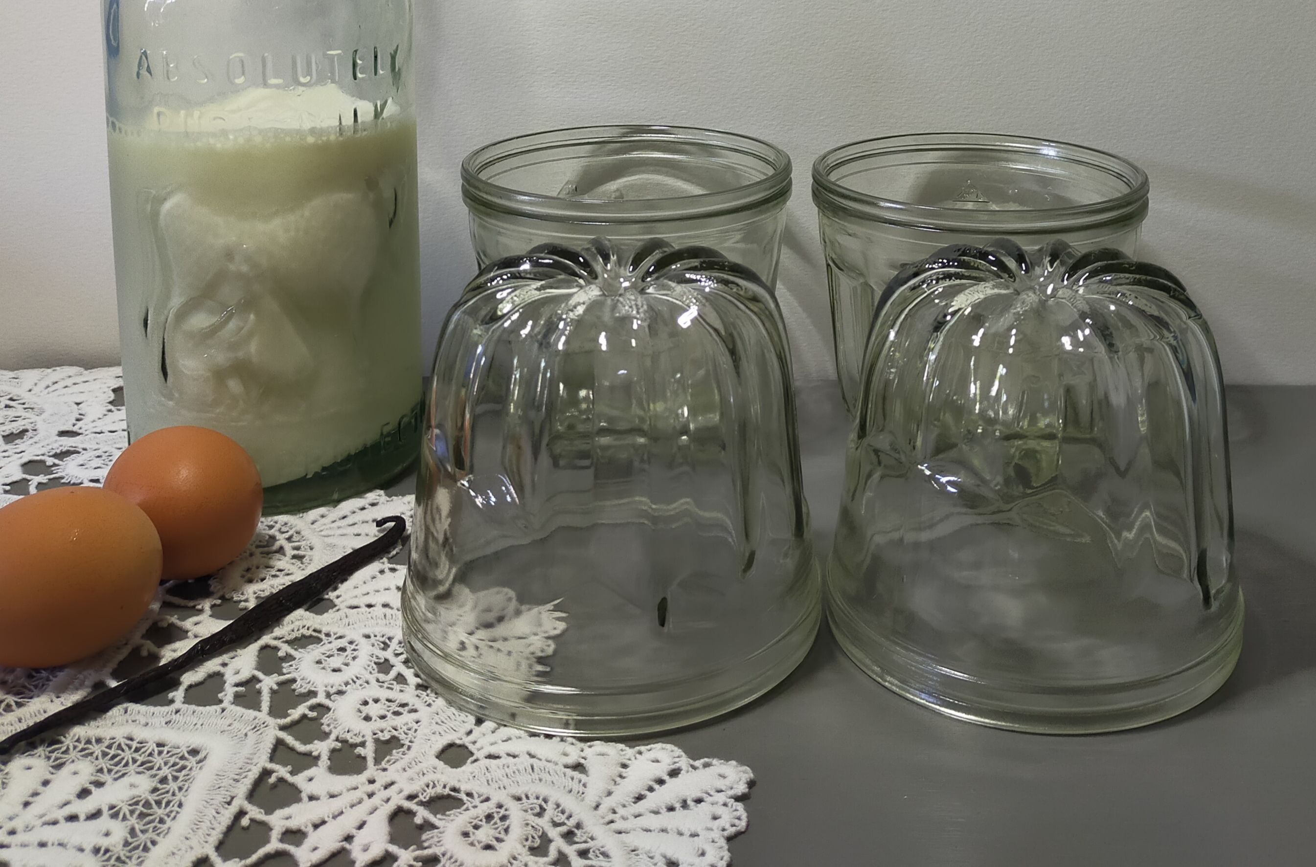 Set of 4 glass cannelé molds