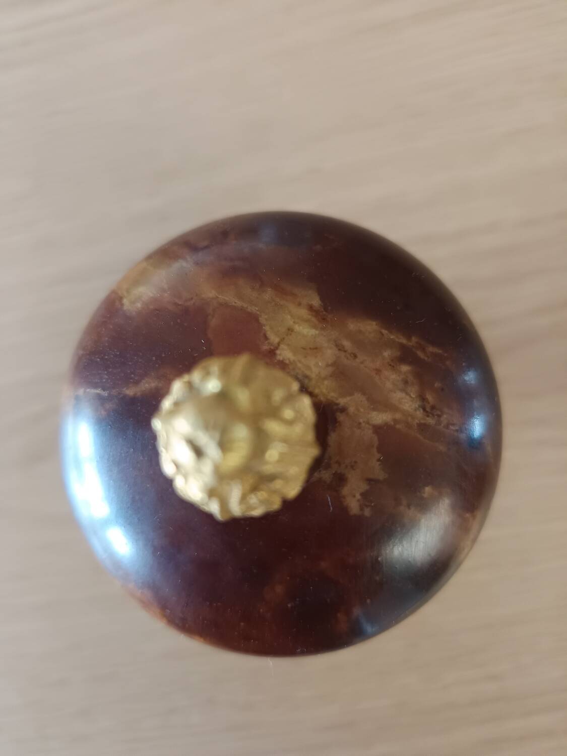 Tabletop lighter in alabaster