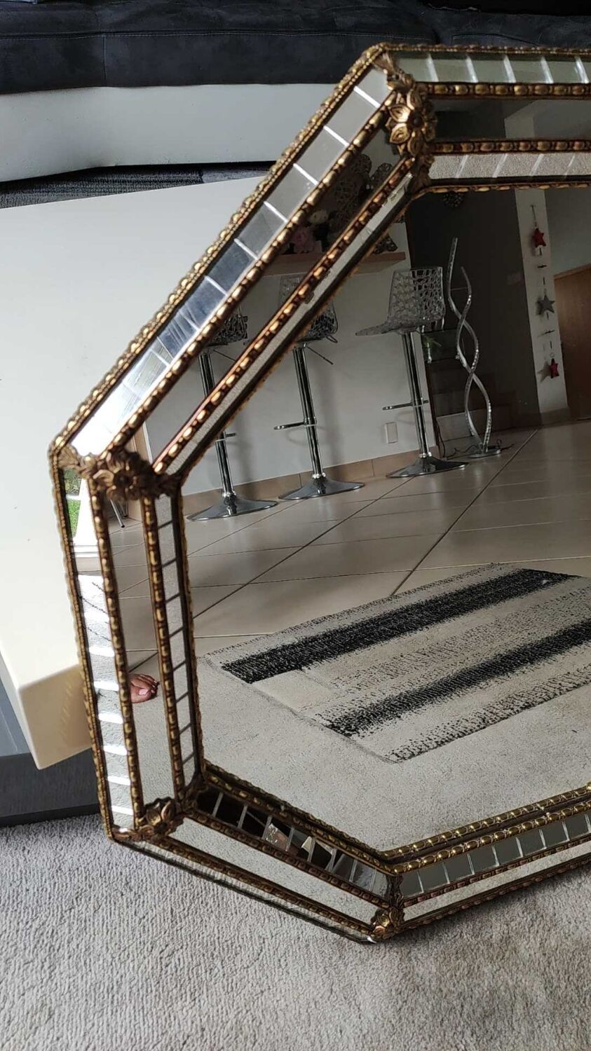 Venetian octagonal mirror murano style. a parecloses/facets. floral and beaded decoration 60 x 60 cm