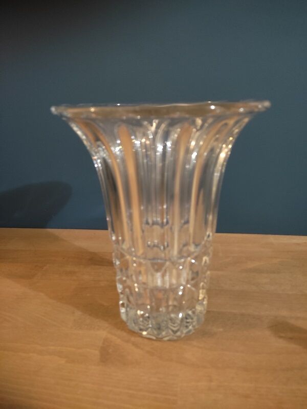 Moulded crystal glass vase dp 012310