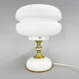 Lampe de table en laiton en verre de lait des années 1970 par Napako
