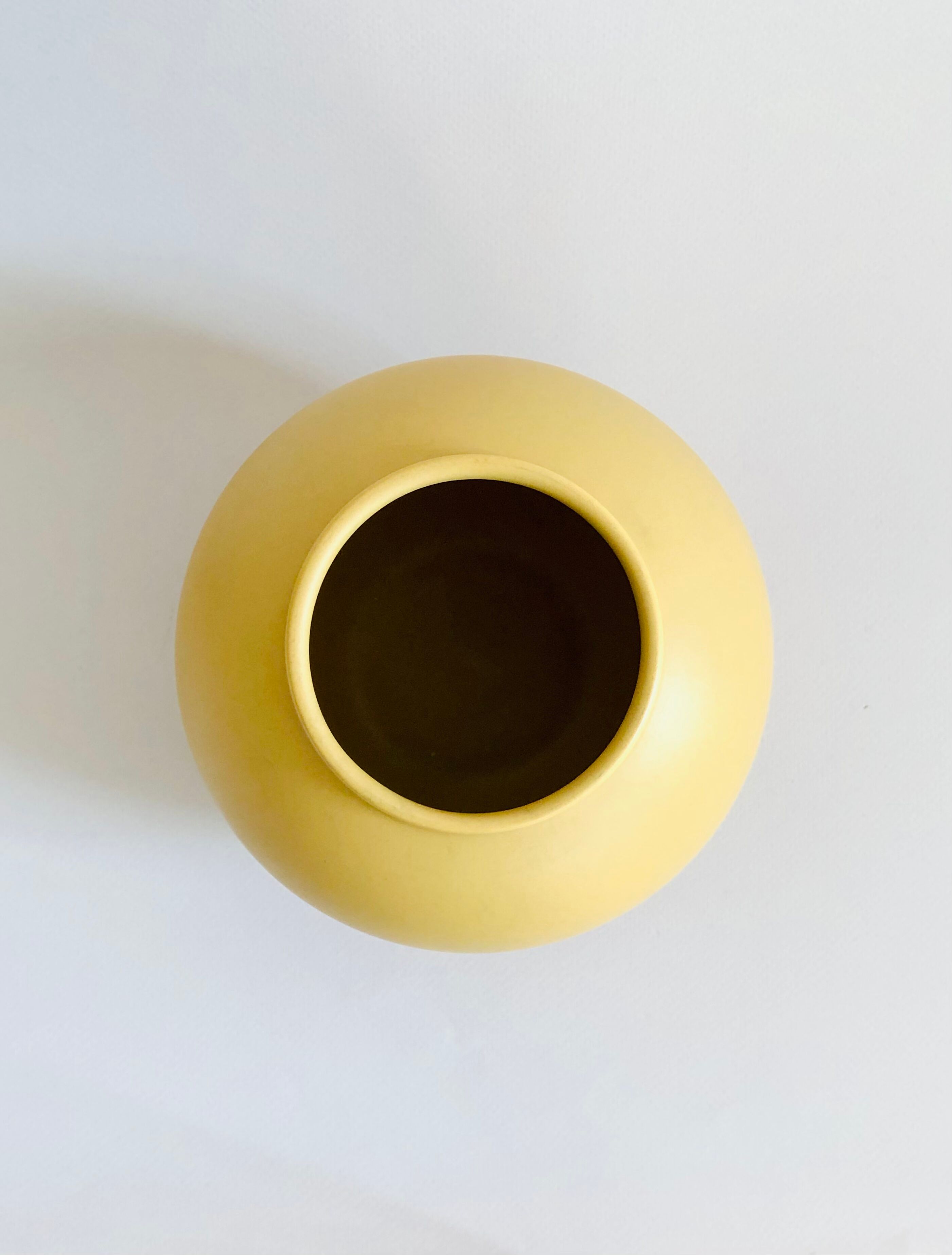 Vintage ball vase in matt ceramic H14cm