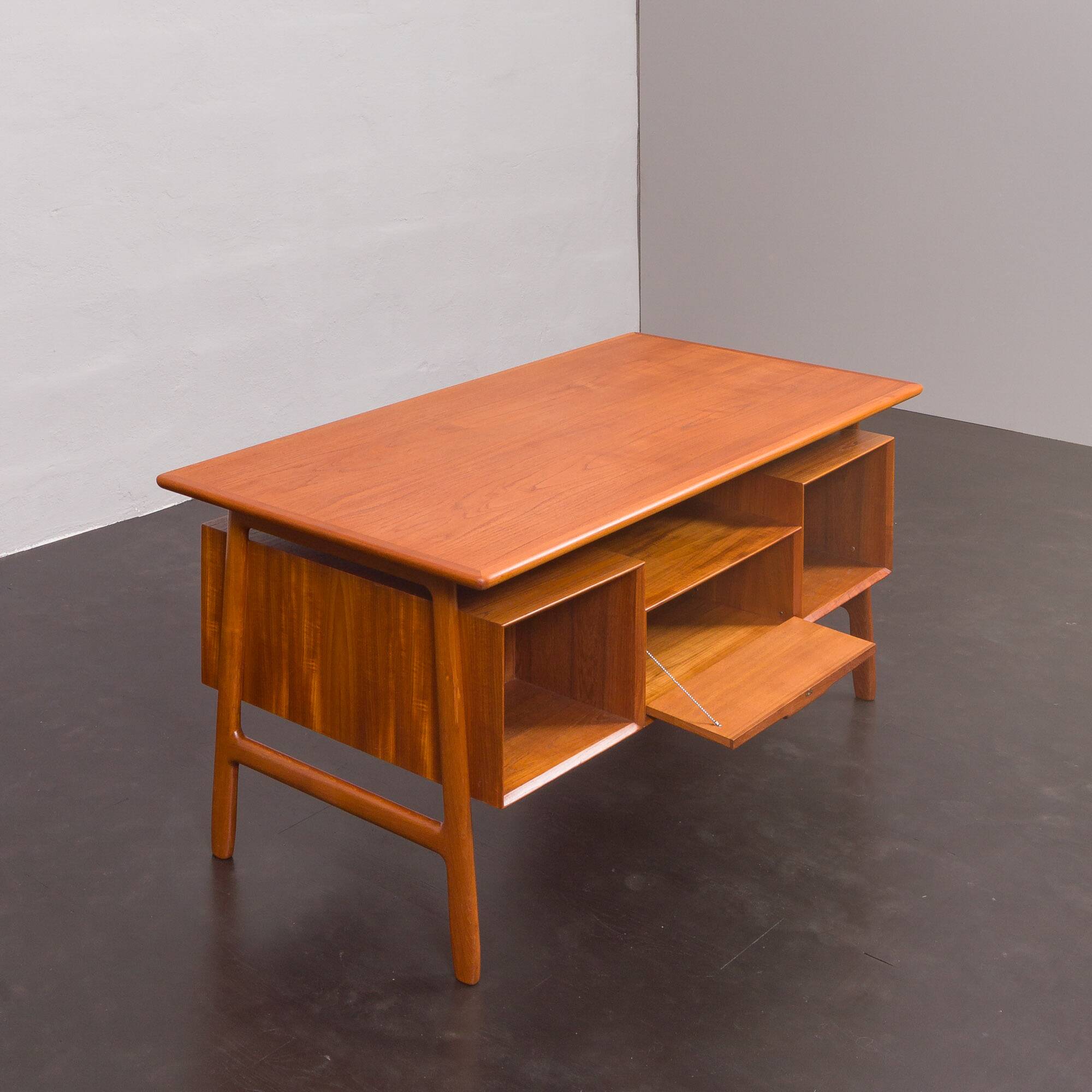 Freestanding teak desk, model 75 Gunni Omann for Omann Jun's Møbelfabrik