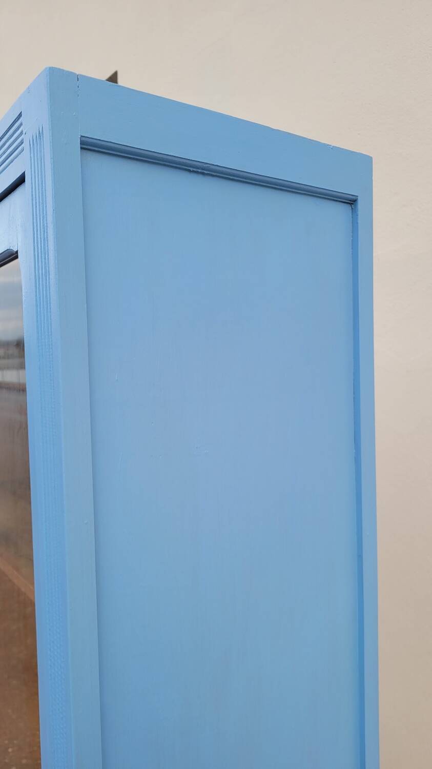 Armoire vitrine parisienne en bois peinte, 1950