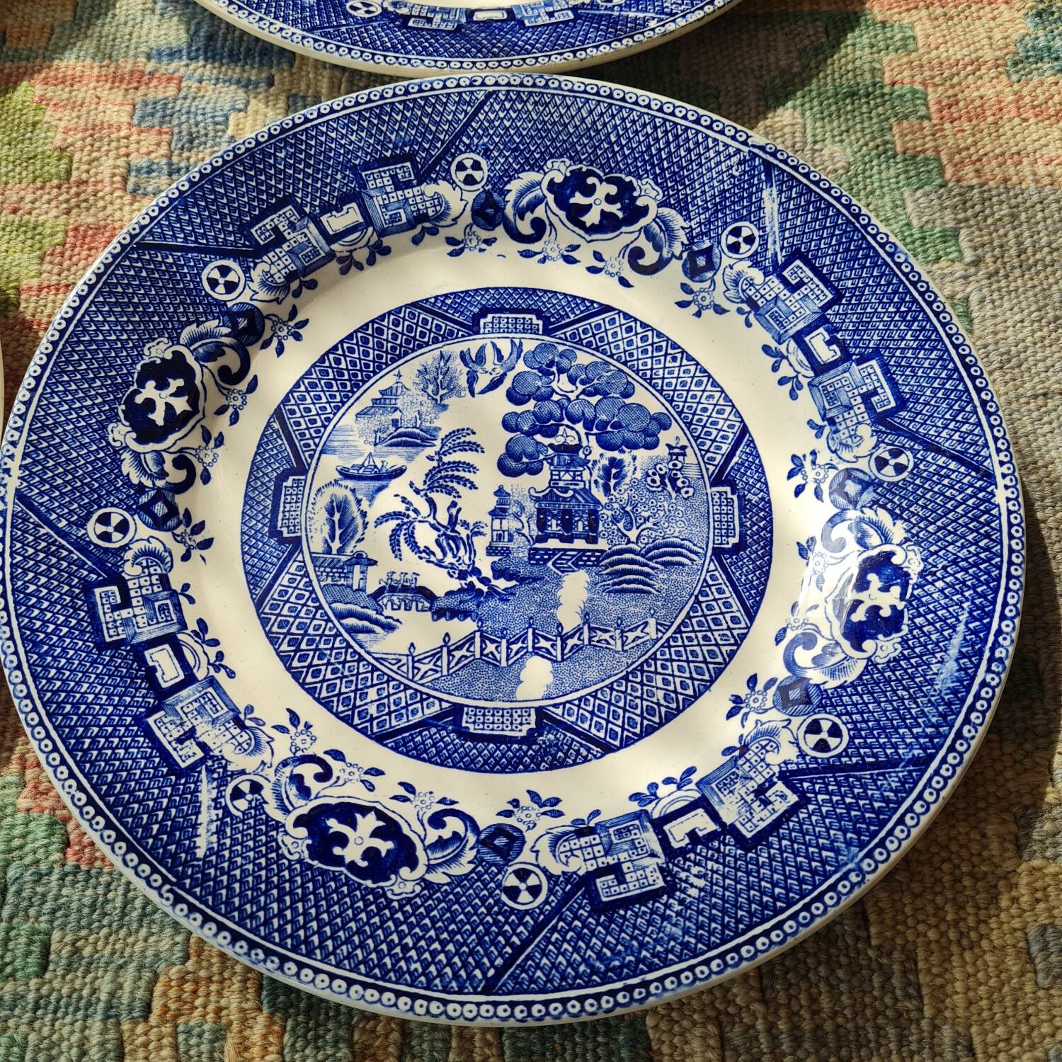 4 flat plates "blue willow"