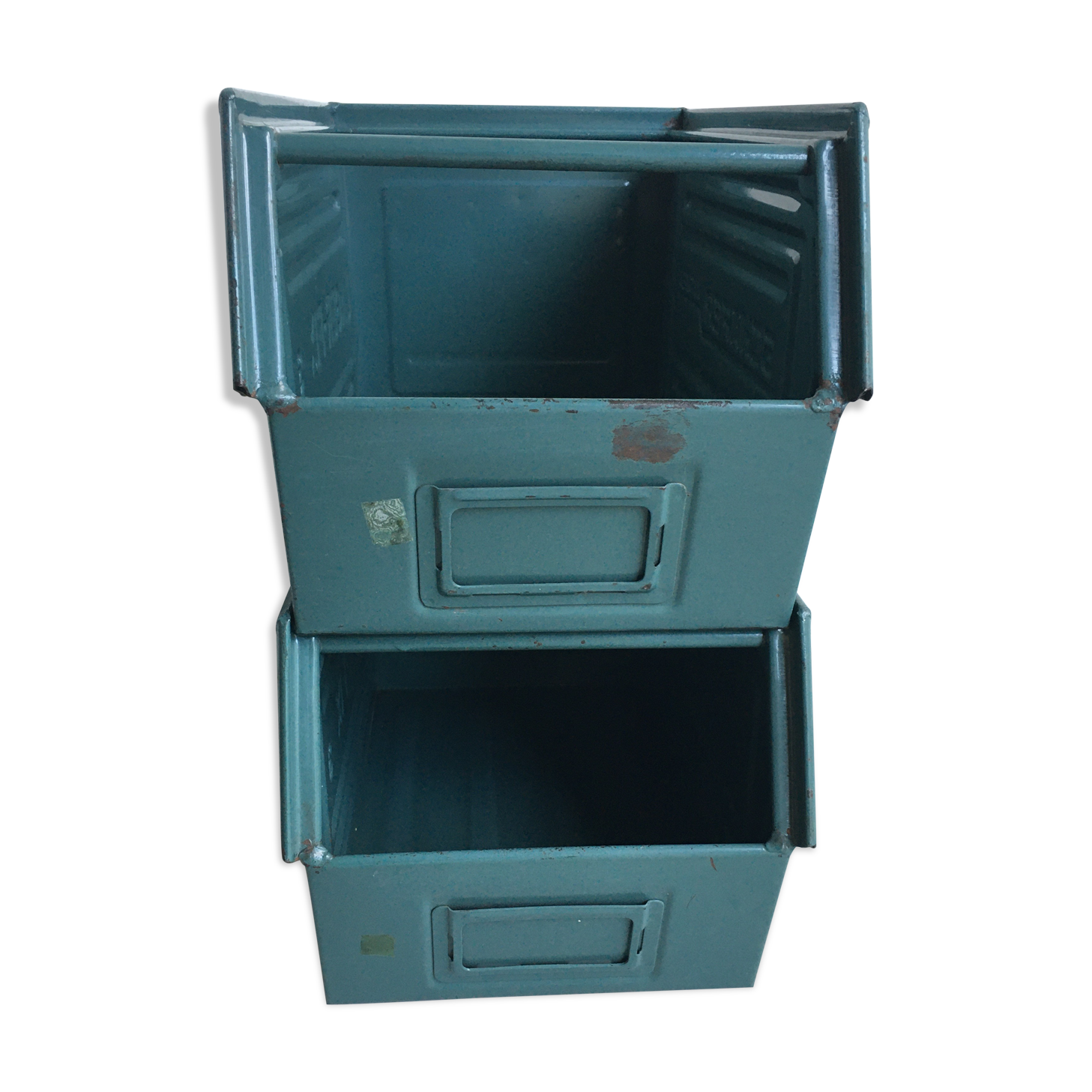 Metal beaked lockers