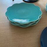 Set of 8 green plates (4 large and 4 small)