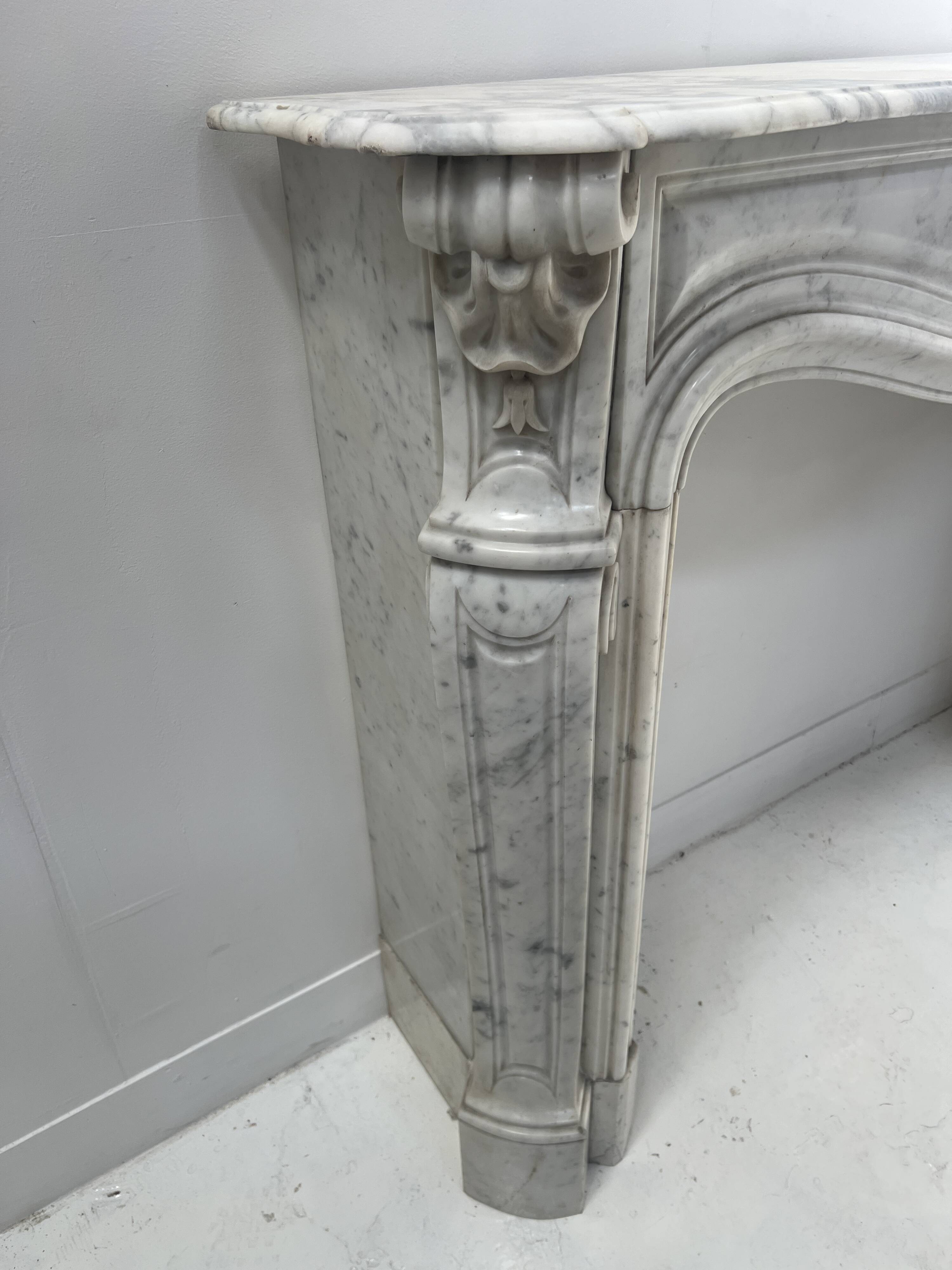 Louis XV style fireplace in veined white Carrara marble, 19th century.