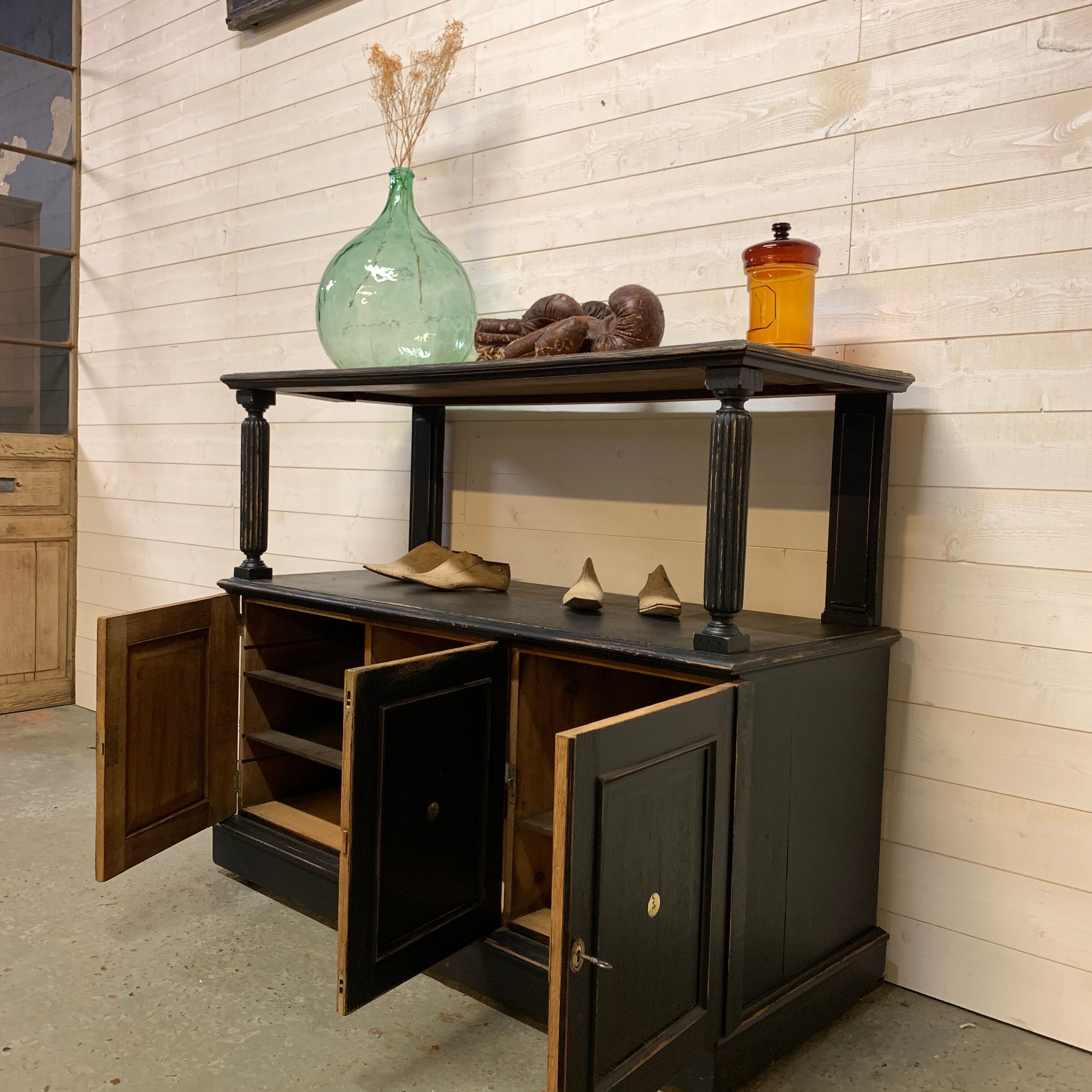 Former store counter display 1940