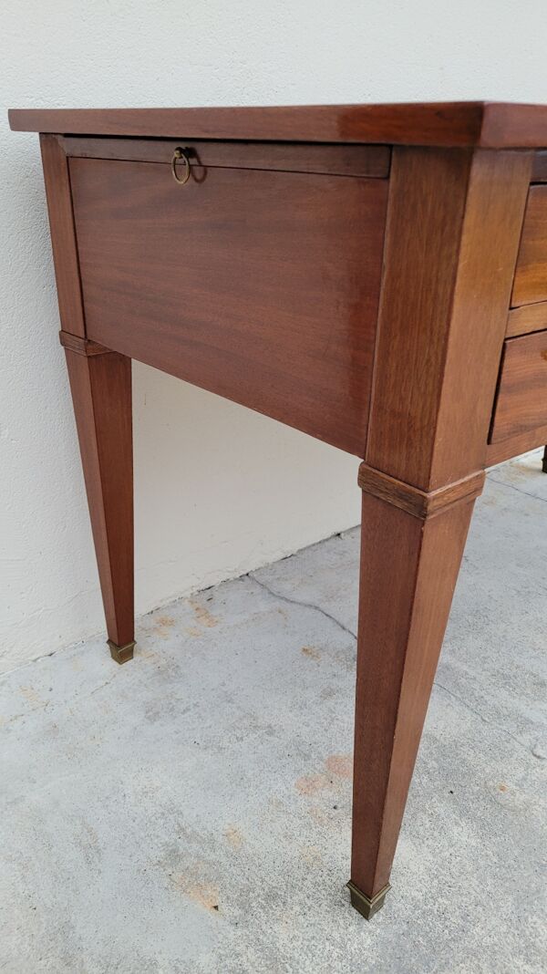 Bureau plat de style Louis xvi en acajou 19ème