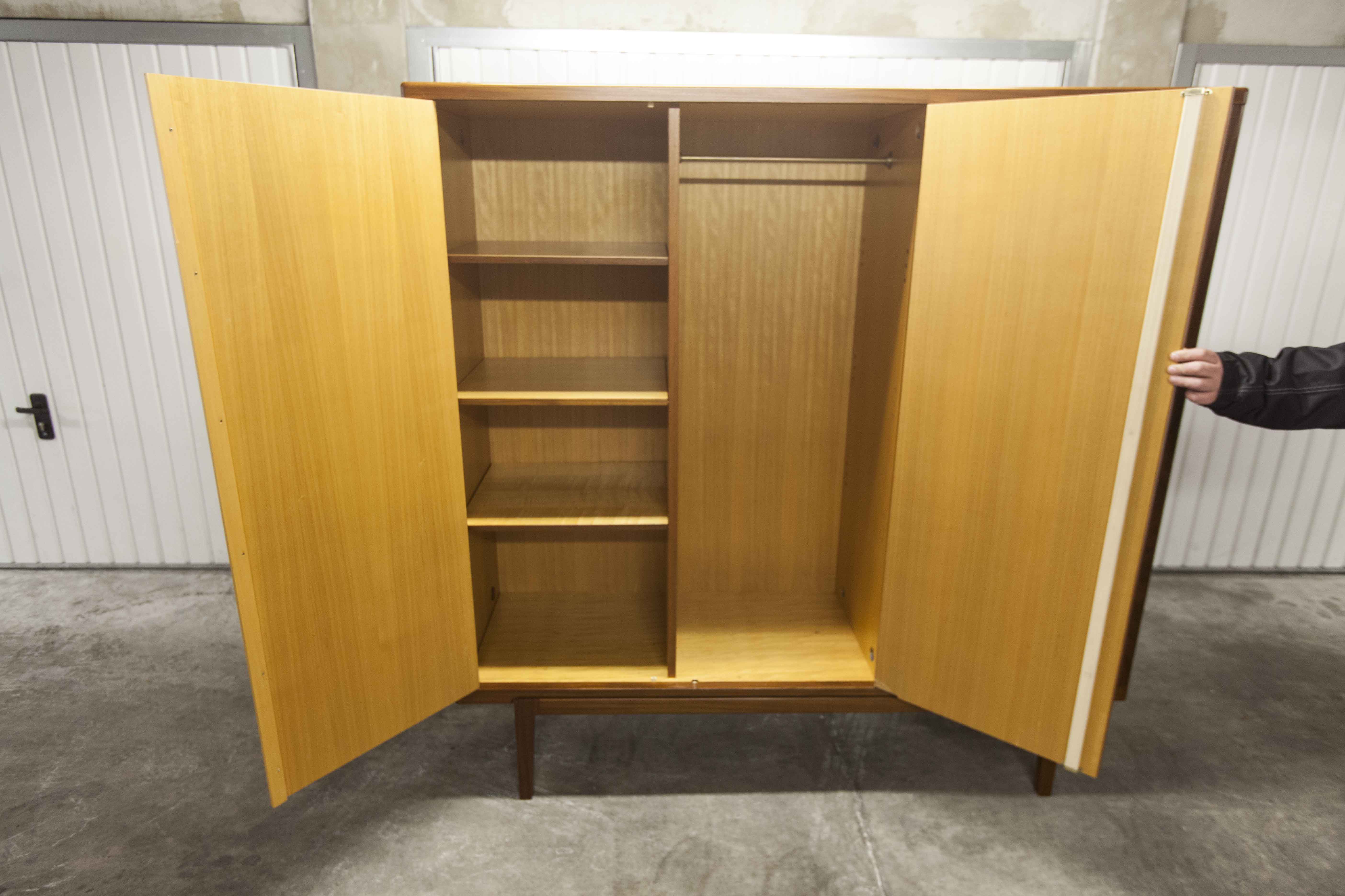 Armoire scandinave en teck 1969 NF Ameublement 202