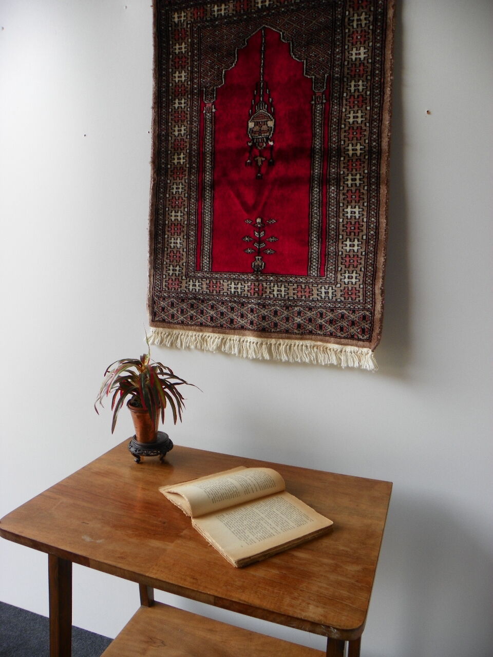 Oriental wool carpet Pakistan.