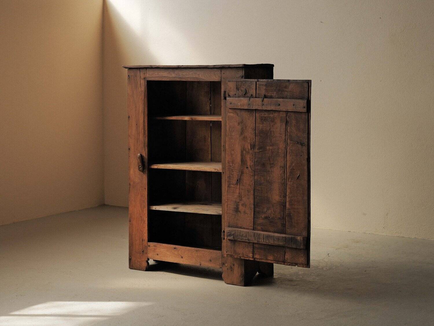 Oak furniture, folk art, Cévennes, 19th century
