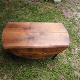 Table with flaps and castors