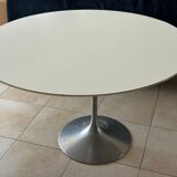 Knoll round table