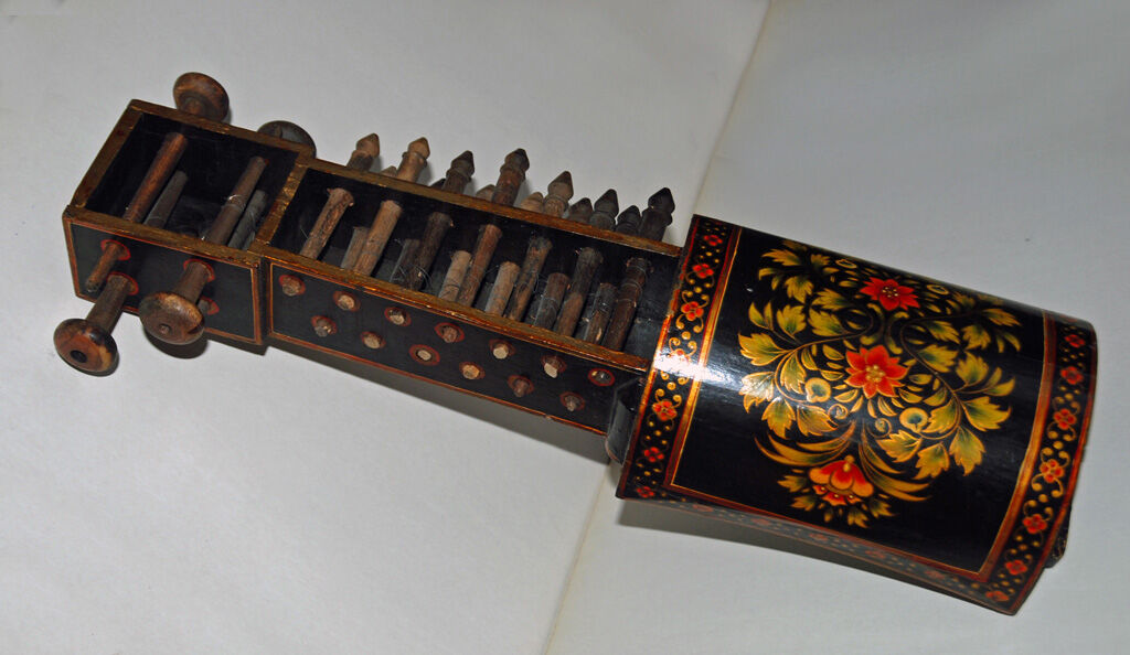 Sarangi-type vile India