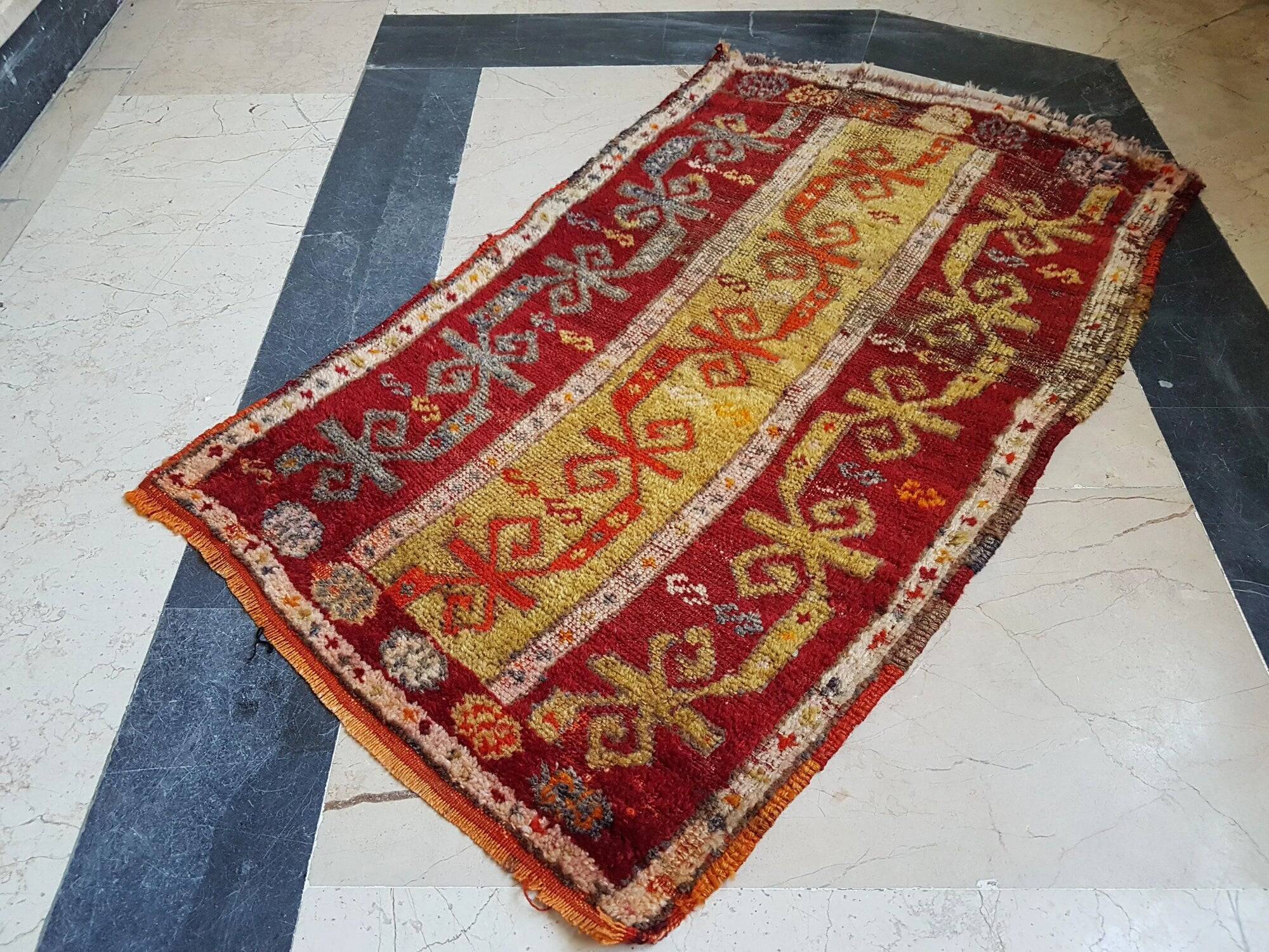 Vintage Turkish Oushak rug 57x98 cm