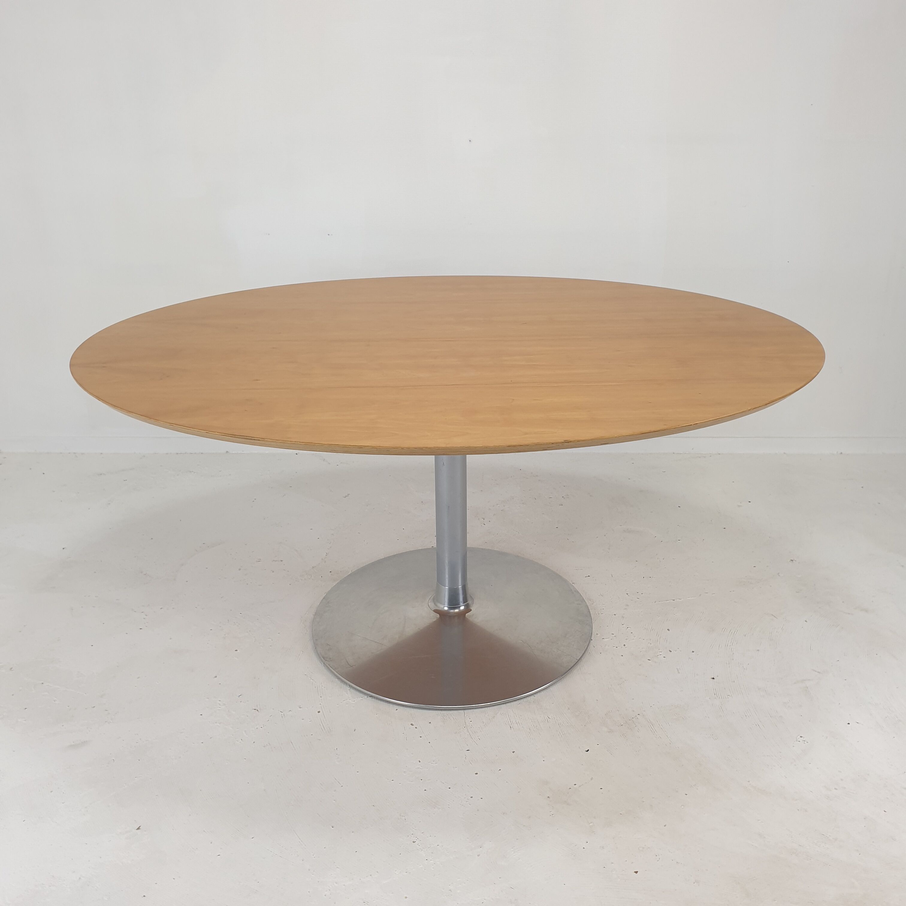 Oval dining table by Pierre Paulin for Artifort