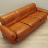 Red leather sofa, Italian design, 1970s, production: Italy
