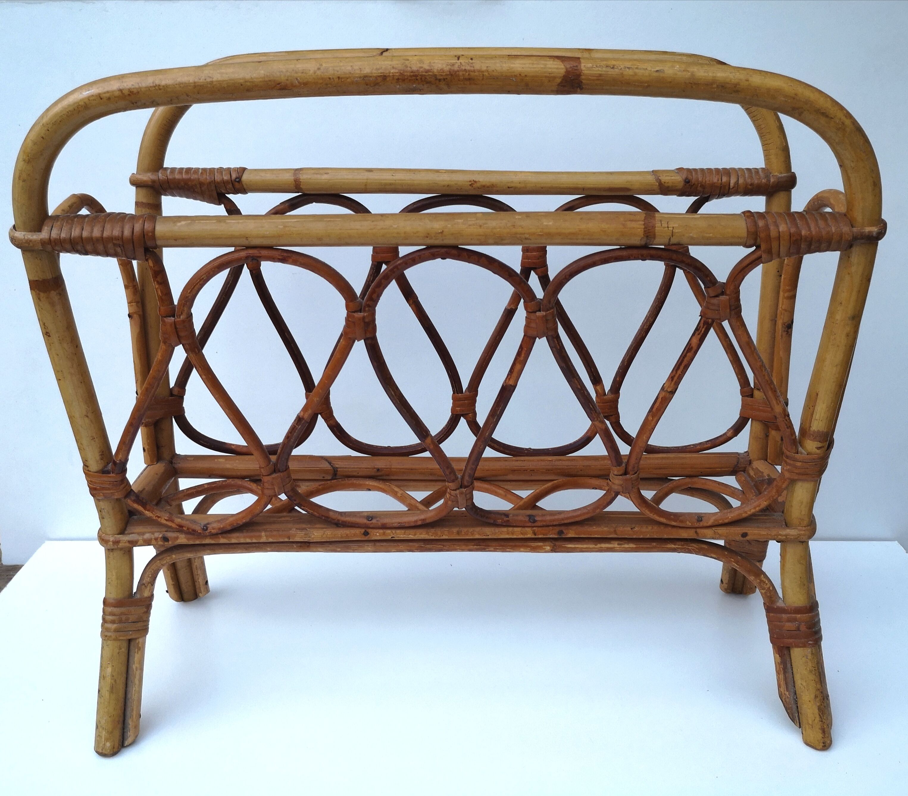 Vintage rattan magazine door