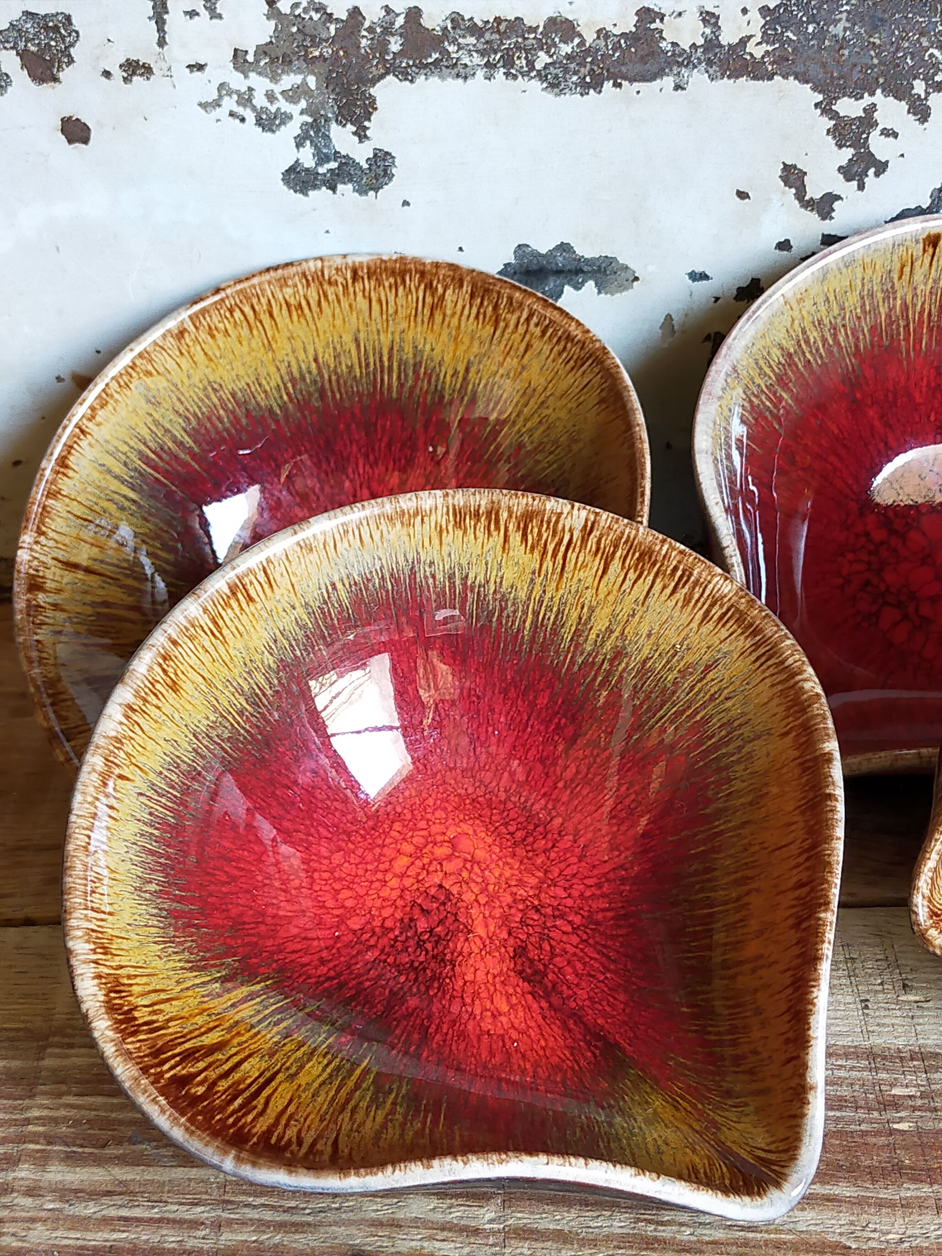 Four bowls free-form cups with French metal enamel