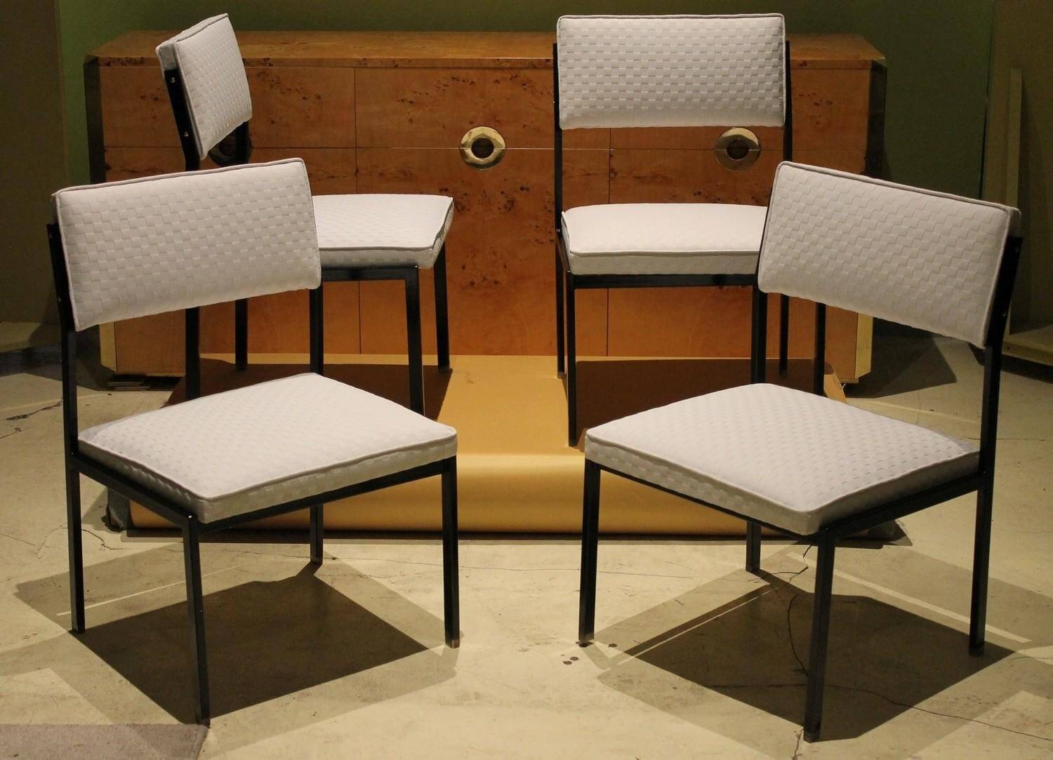 Chaises longues basses italiennes avec cadre en fer noir et rembourrage blanc glacé par Milo Baughman, années 1950, ensemble de 6.