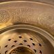 Plat laiton bronze décor ciselé Art de l'Islam Moyen-Orient