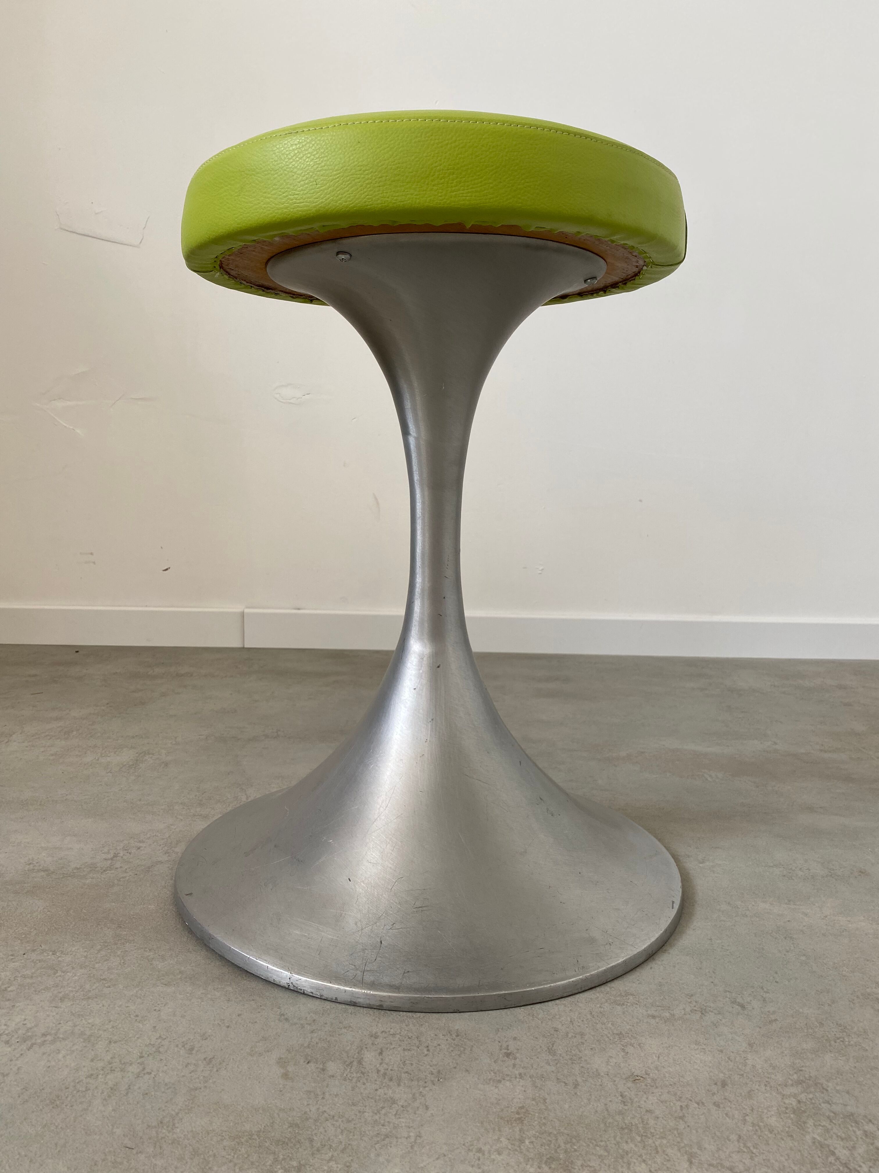 Old Stool Space Age, foot tulip alu metal vintage 70s