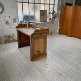 Trading counter central island pine