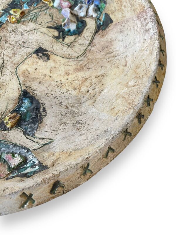 Plat en terre cuite et porcelaine émaillée nu féminin, Helen Mai