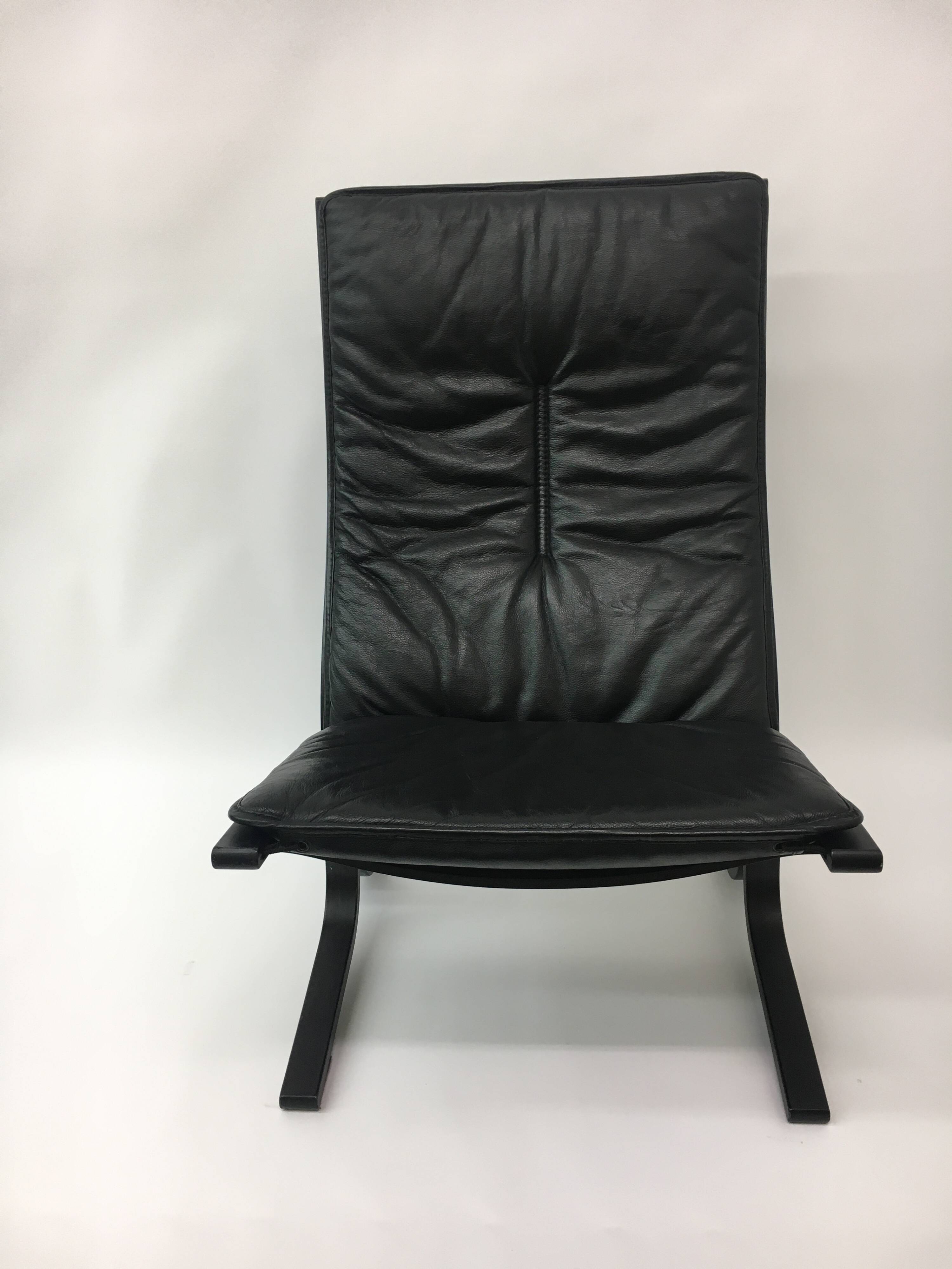 Mid-Century design black leather lounge chair by Ingmar Relling for Westnof