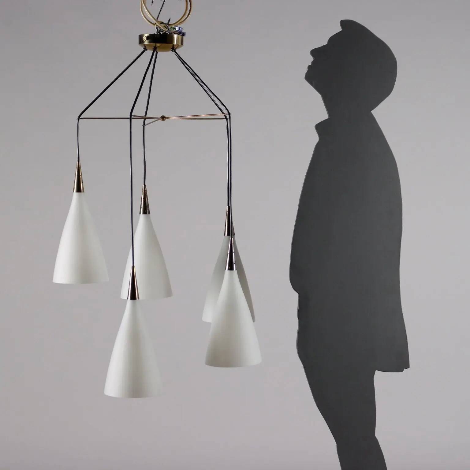 Suspension vintage des années 1960 en laiton et verre opalin