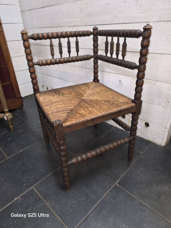 Fauteuil de coin de cheminée ancien