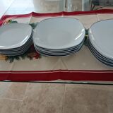 Table service of 18 pieces in white porcelain