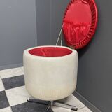 Coffre à linge / tabouret rond en skaï années 1960