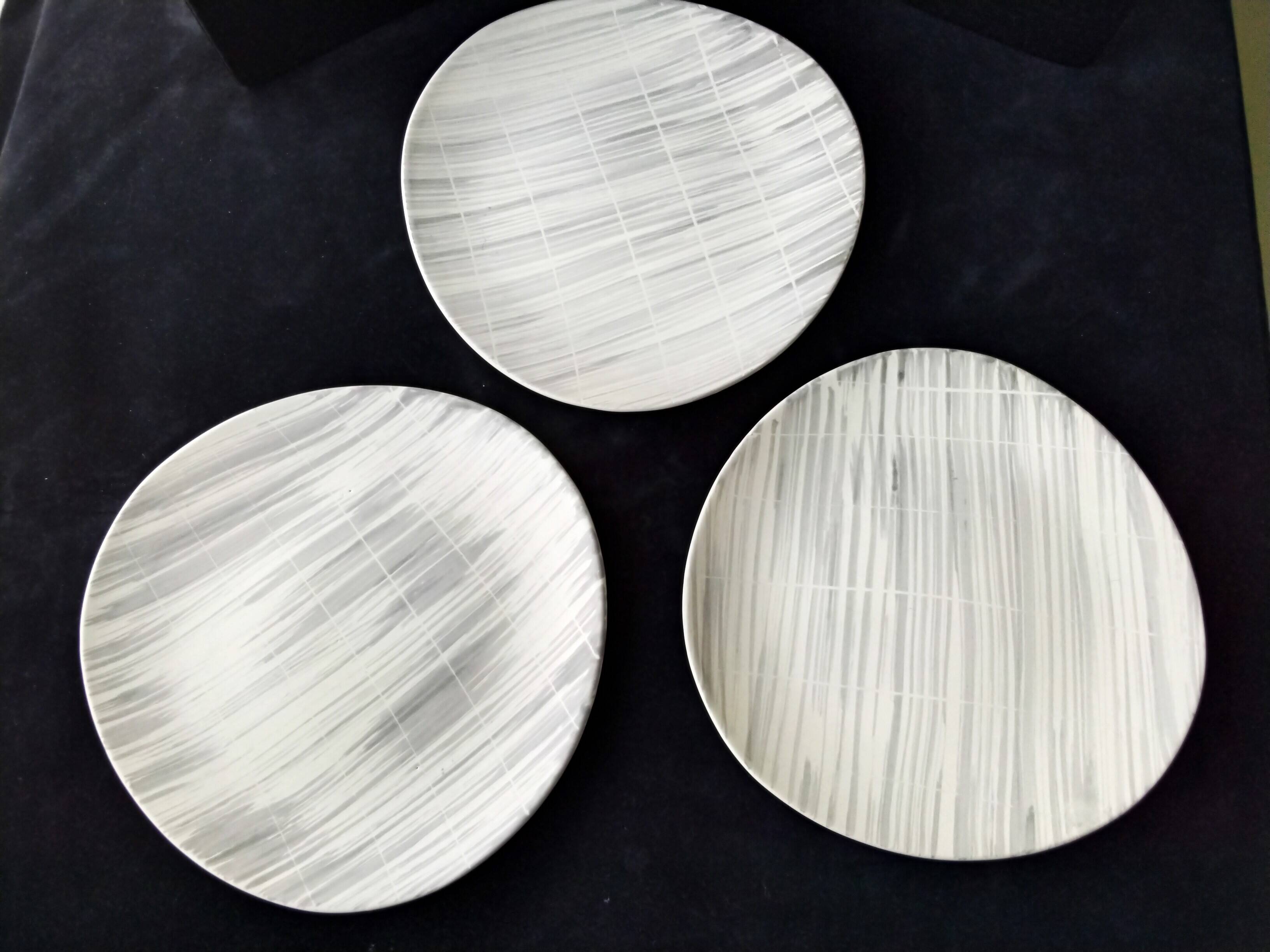 3 Niderviller ceramic dinner plates, Voile model